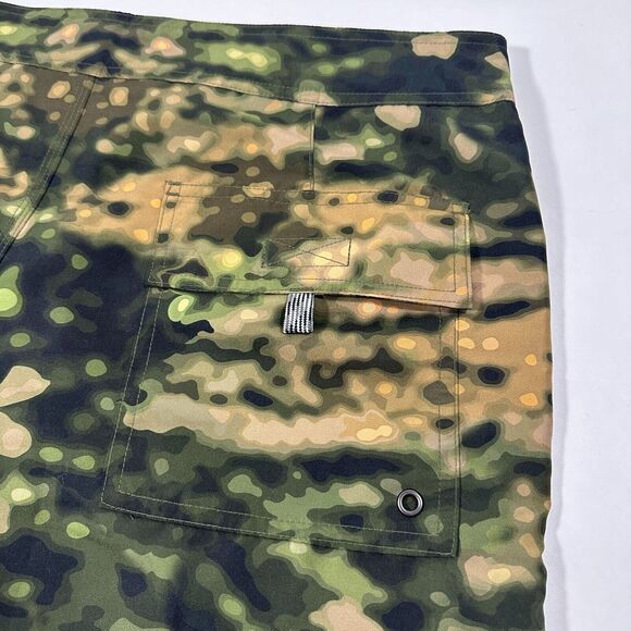 Burberry Breton Camo Print Men Size XL Swim Trunks/Shorts Fern Green NWT $480 - Picture 7 of 10